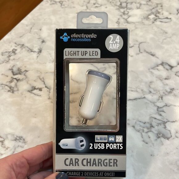 Car Cell Phone USB Charger 2.4 Amp 2 Port USB Charger NWT White - Picture 2 of 6
